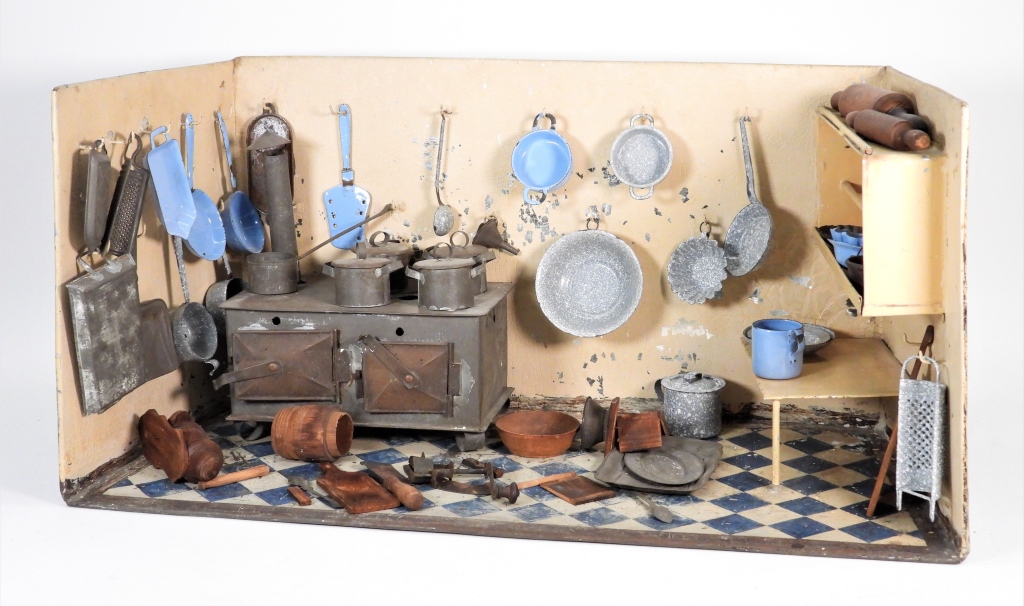 GERMAN MINIATURE DOLL HOUSE TIN