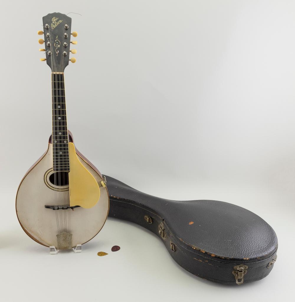 GIBSON A3 MANDOLIN LENGTH 25.5”.