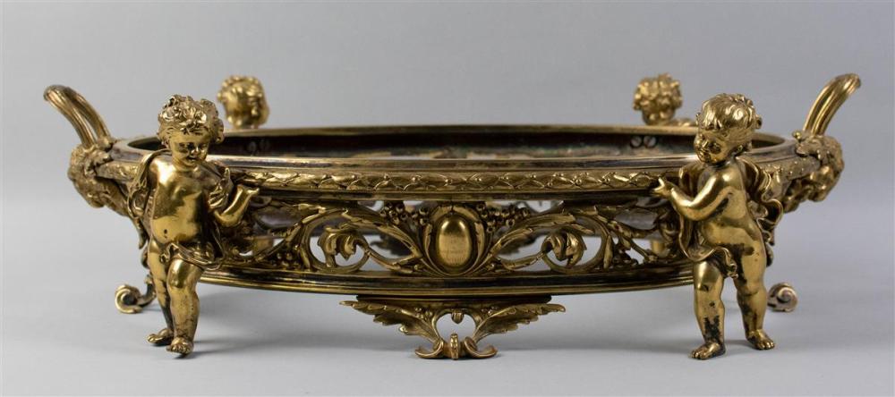 GILT-BRONZE OVAL MOUNT HELD ALOFT