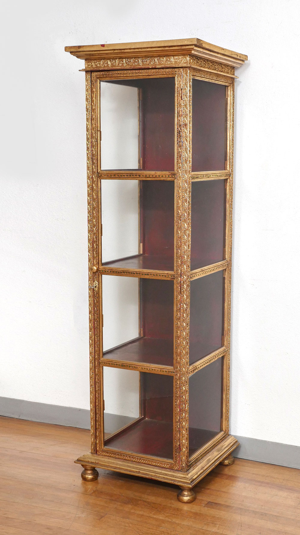 GILT DISPLAY CABINET: Gilt