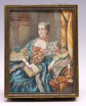 GILT-METAL BOX WITH PORTRAIT M