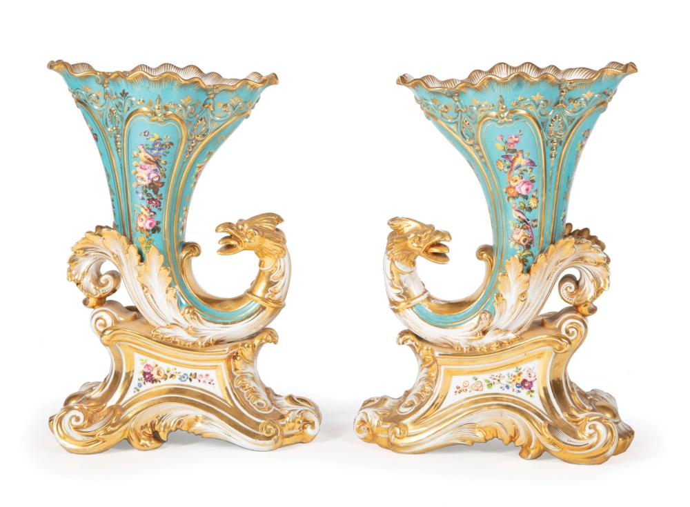 GILT PARIS PORCELAIN RHYTON