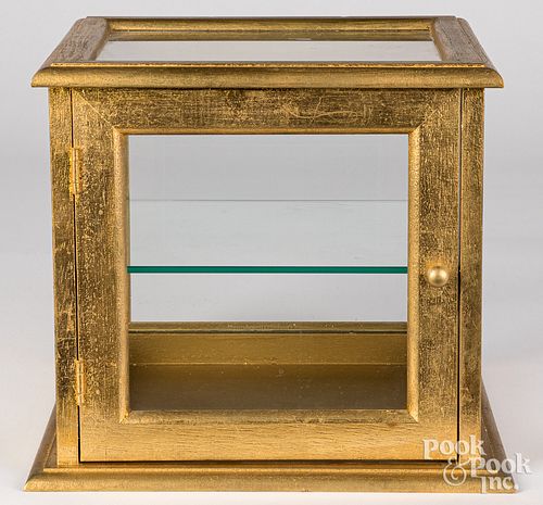 GILTWOOD COUNTERTOP SHOWCASE,