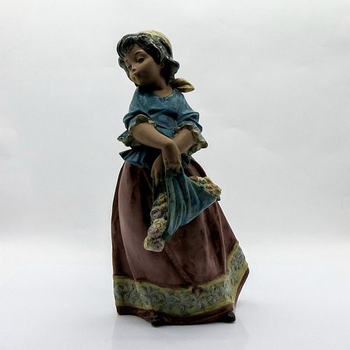 GIRL CARRYING FLOWERS 1013507 -