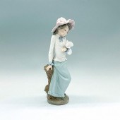 GIRL HOLDING DOVE 2010320 - NA