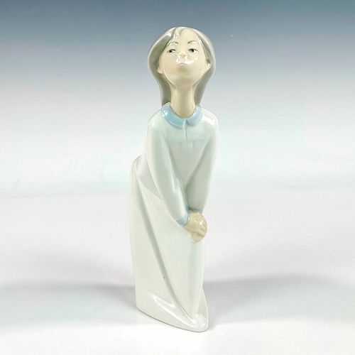 GIRL KISSING 1004873 - LLADRO