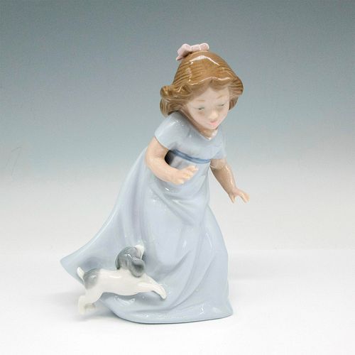 GIRL RUNNING WITH DOG - NAO BY
