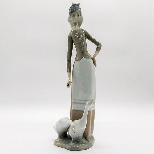 GIRL W/GEESE 1001035 - LLADRO