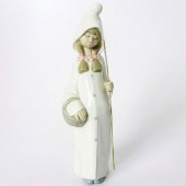 GIRL WITH BASKET 1004678 - LLA