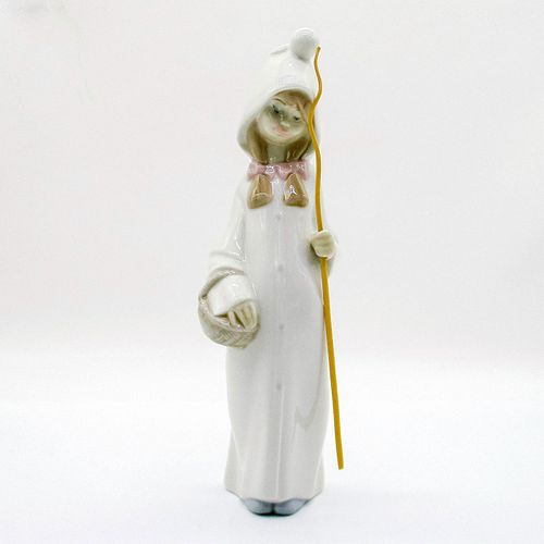 GIRL WITH BASKET 1004678 - LLADRO