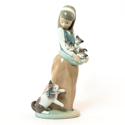 GIRL WITH CATS 1001309 - LLADRO