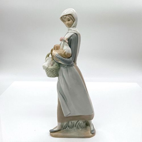GIRL WITH COCKEREL 1004591 - LLADRO