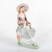 GIRL WITH DOG 1004806 - LLADRO