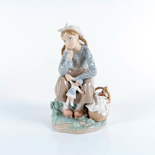 GIRL WITH DOLL 1001211 - LLADRO