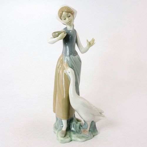 GIRL WITH DUCK 1001052 - LLADRO