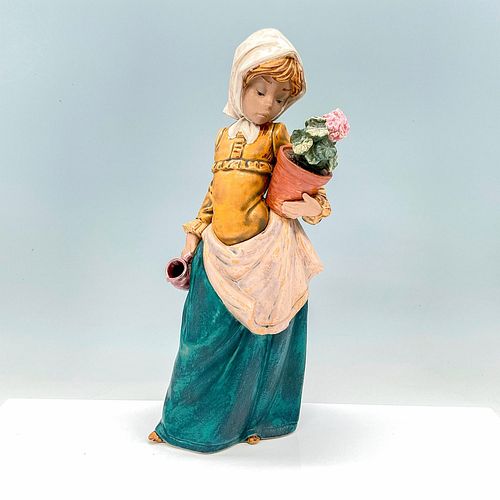 GIRL WITH GERANIUM 1013508 - LLADRO