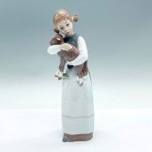 GIRL WITH LAMB 1001010 - LLADR