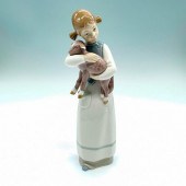 GIRL WITH LAMB 1001010 - LLADR