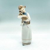 GIRL WITH LAMB 1001010 - LLADR