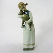 GIRL WITH LAMB 1001010 - LLADR