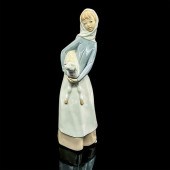 GIRL WITH LAMB 1004584 - LLADR