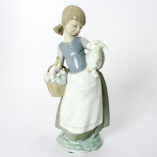 GIRL WITH LAMB 1004835 - LLADRO