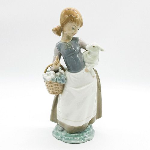 GIRL WITH LAMB 1004835 - LLADRO