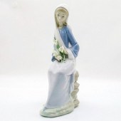 GIRL WITH LILIES SITTING 10049