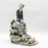 GIRL WITH PIGLETS 1004572 - LL