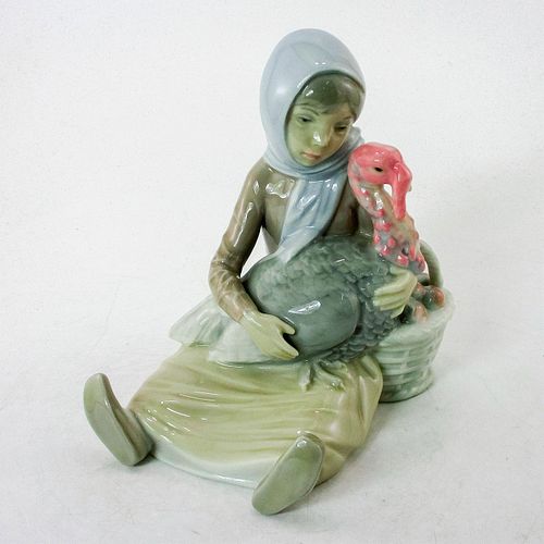 GIRL WITH TURKEY 1004569 - LLADRO