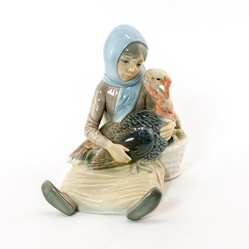 GIRL WITH TURKEY 1004569 - LLADRO