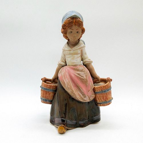 GIRL WITH TWO PAILS 1013512 -