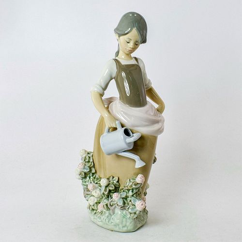 GIRL WITH WATERING CAN 1001339 -