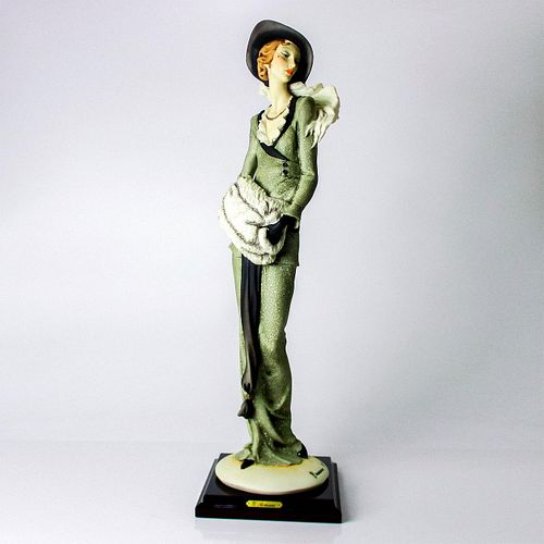 GIUSEPPE ARMANI FIGURINE, LADY WITH