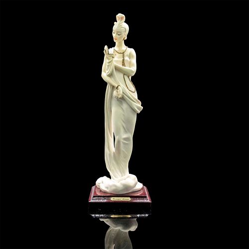 GIUSEPPE ARMANI FIGURINE, LADY WITH
