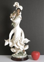 GIUSEPPE ARMANI PORCELAIN SCUL