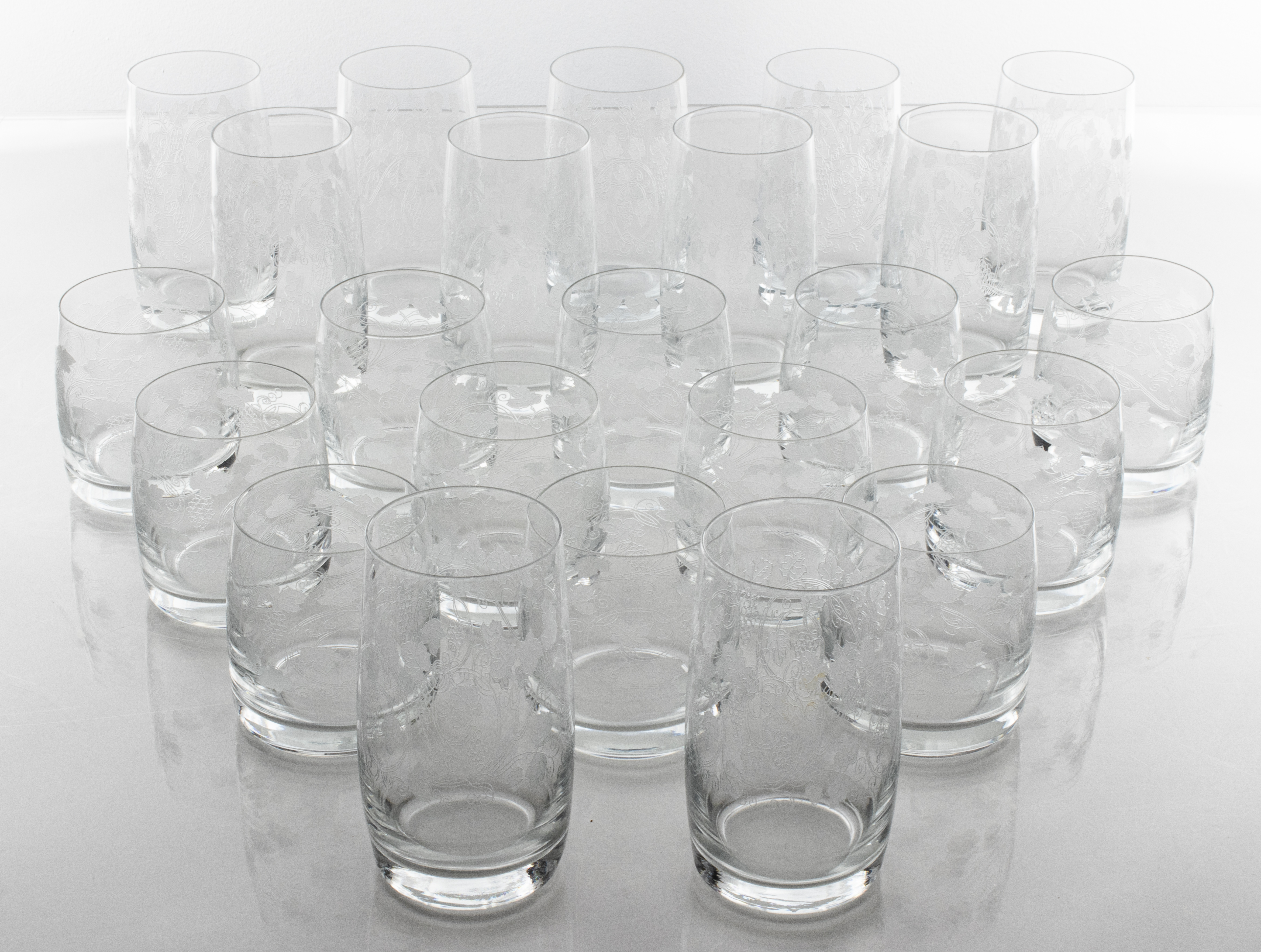 GLASS BARWARE W ETCHED GRAPEVINE