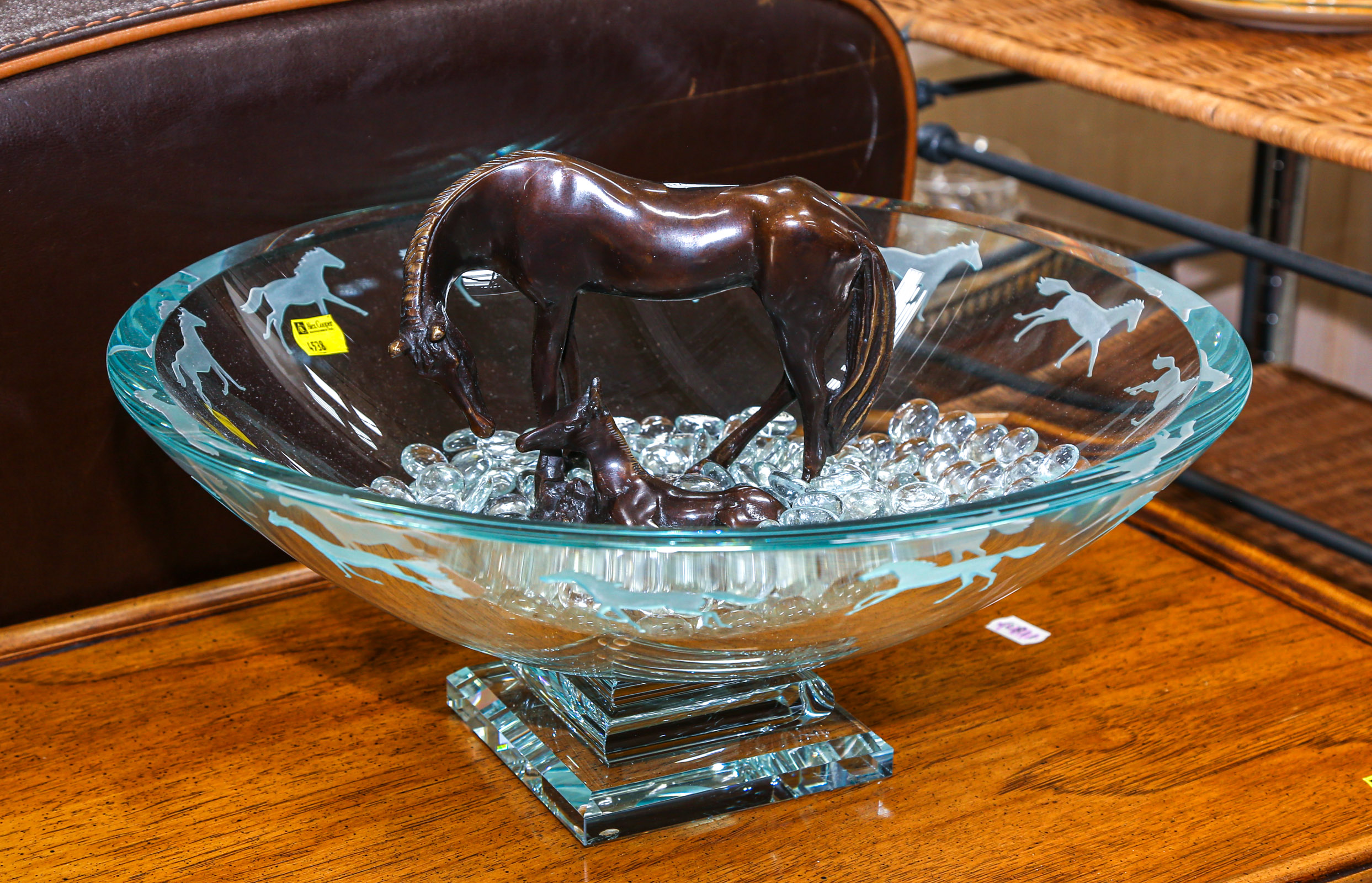 GLASS CENTER BOWL WITH ETCHED HORSE