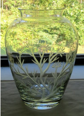 GLASS CUT VASE W/KNIFE EDGE PO