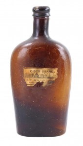 GLASS: NEW ENGLAND FLASK PINT