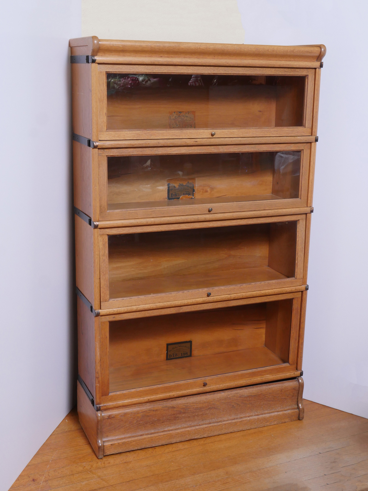 GLOBE WERNICKE OAK BARRISTER
