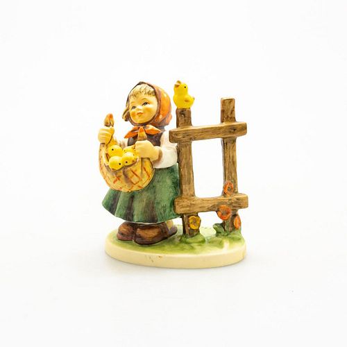 GOEBEL HUMMEL FIGURINE, CHICKEN