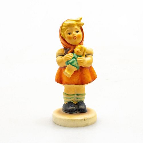GOEBEL HUMMEL FIGURINE, GIRL WITH