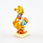 GOEBEL HUMMEL FIGURINE LITTLE