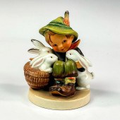 GOEBEL HUMMEL FIGURINE, PLAYMA