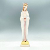 GOEBEL HUMMEL FIGURINE TALL MA