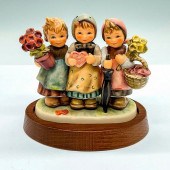 GOEBEL HUMMEL PORCELAIN FIGURI
