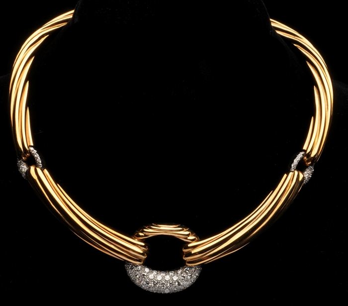 GOLD AND DIAMOND COLLAR Stamped