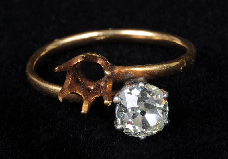 GOLD AND DIAMOND CROSSOVER RING