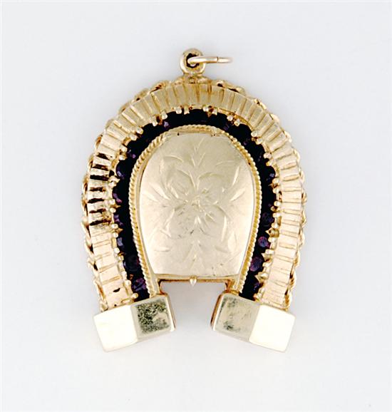 Gold and garnet horseshoe-form